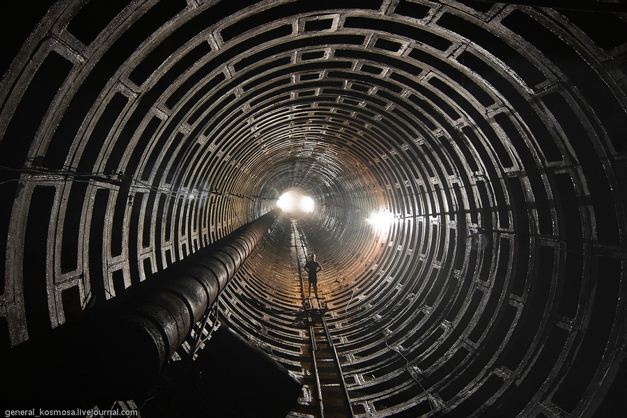 Київ, недобудований тунель метро, 2011 | 30 с., f/16, ISO 200, ФВ 16 мм | робоче освітлення